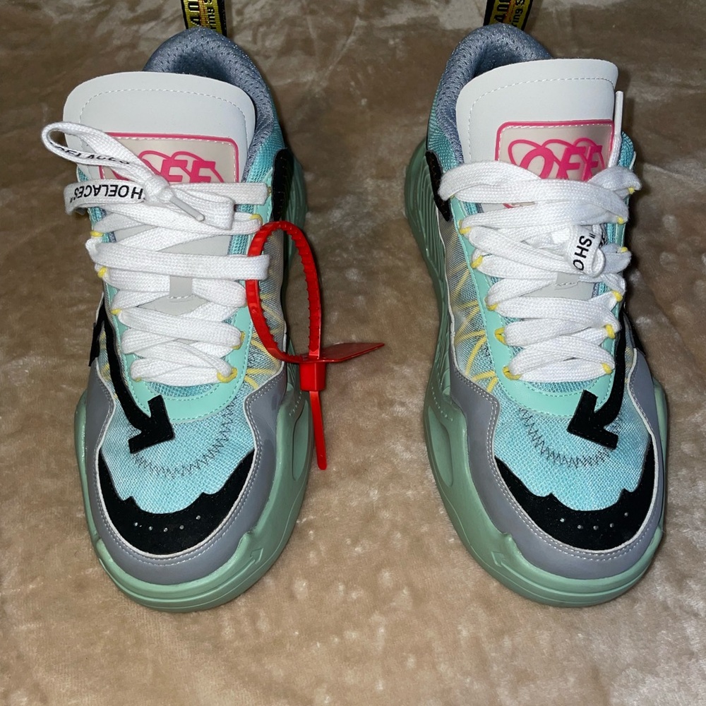 Off-White
Odsy-1000 Arrow-motif sneakers